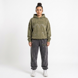Survêtement streetwear personnalisé vert olive avec strass, sweat à capuche et pantalon large gris, vente en gros OEM - Product Image 1