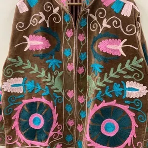 Wholesale Handmade Suzani Embroidered <b>Velvet</b> <b>Jacket</b> <b>Women</b> Short Boho Gypsy Coat Floral Autumn Outerwear Factory Price - Product Image 3