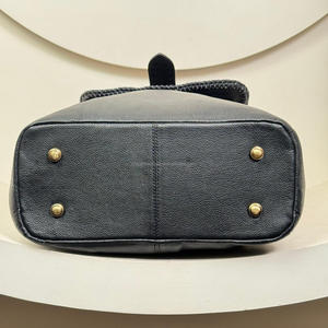 Sac à dos de grande capacité en cuir de vachette usiné à la main Sac de voyage de style occidental avec sangle usinée et boucle Sac à dos unique fait main - Product Image 5