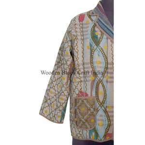 Chaqueta Floral Acolchada Estilo Boho, Chaqueta Reversible de Algodón Kantha en Beige Oscuro Vintage para Mujer, Regalos Sostenibles - Product Image 2