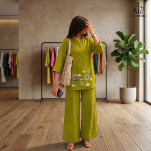 Ensemble Kurta en coton vert pour femme avec broderie montgolfière – Tenue décontractée printemps-été pour le quotidien - Product Image 1