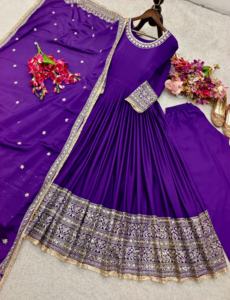 Ensemble prêt à expédier de vêtements ethniques en soie chinon avec dupatta à bordure en dentelle à volants et pantalon à taille élastique, vente en gros de vêtements de boutique - Product Image 5