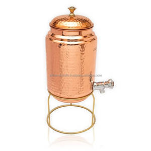 Pot à eau en cuivre traditionnel avec robinet pour une utilisation sur table, en cuisine et à la salle à manger - Product Image 2