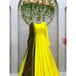 La robe de soirée XL Anarkali Gown avec fil et séquence fonctionne pour un look élégant - Product Image 2
