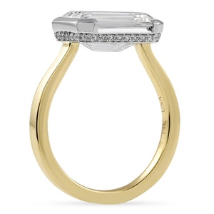 Anillo de Compromiso con Diamante Corte Esmeralda, Banda de Oro Amarillo con Engaste Pavé, Estilo Clásico, Joyería para Mujer, Certificado IGI - Product Image 2