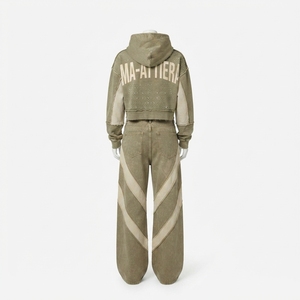 Conjunto deportivo informal de dos piezas para mujer, con sudadera corta con cremallera y pantalones anchos de chándal. - Product Image 3