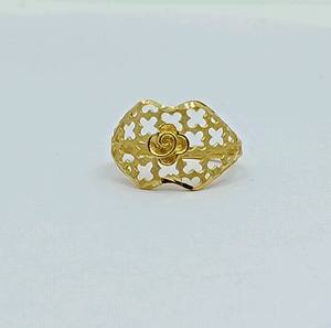 Bague en or jaune ajourée en filigrane avec centre en or rose poli, motif ajouré sophistiqué, bijoux fins pour femmes - Product Image 1