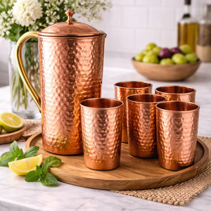 Ensemble de carafes en cuivre pour solution d'hydratation avancée en cuisine, ensemble de rangement d'eau en métal avec verres, vaisselle de cuisine durable et réutilisable - Product Image 1