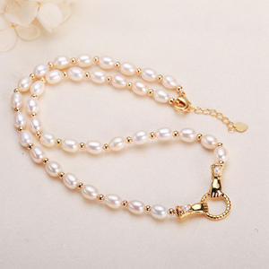 สร้อยคอมุกน้ำจืดทรงข้าวสวย ดีไซน์แบบมือจับมือ ทันสมัย หรูหรา สำหรับฤดูใบไม้ร่วง สไตล์เรียบหรู ดูเย็นสบาย - Product Image 3