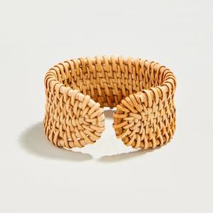 Hermosa pulsera de ratán tejida para mujer, accesorio de moda de la más alta calidad. - Product Image 3