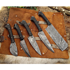 Collection de couteaux de chef faits à la main en acier Damas, avec lames forgées à la main, pour la cuisine professionnelle. - Product Image 3