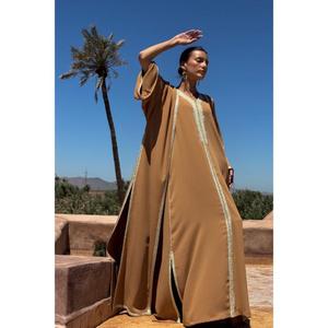 Ensemble kaftan en soie deux pièces avec tissu crêpe moutarde chaud, sans manches, col en V, boutons faits main Sfifa - Prêt pour l'hiver - Product Image 4