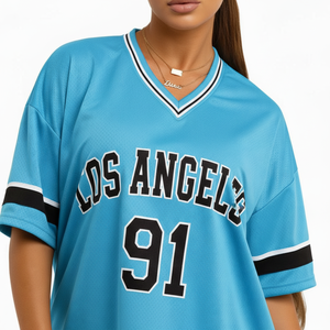 Camiseta Deportiva Personalizada Transpirable 100% Poliéster Antibacteriana con Cuello en V, Manga Corta, Impresión por Transferencia de Calor, Ligera y de Secado Rápido - Product Image 2