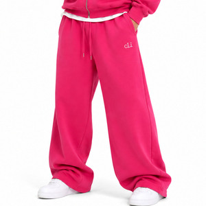 Ensemble de survêtements roses à capuche avec veste oversize zippée à col montant et pantalon large en molleton 100 % coton, personnalisable – Collection Urban Essentials - Product Image 5