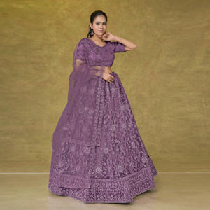 Ensemble Lehenga Choli en tulle avec broderie détaillée sur toute la surface, silhouette élégante et longueur au sol |   Vêtements de cérémonie haut de gamme pour femmes : mariage, remise de diplôme, bal de promo - Product Image 1