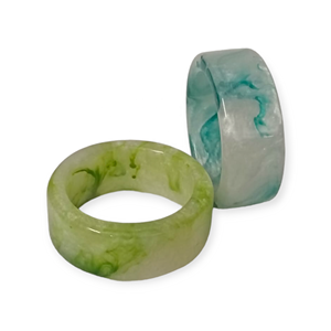 Anillo de Servilleta de Resina con Corte de Diamante en Rojo y Amarillo para Decoración de Mesa, Uso en Hogar, Restaurante y Hotel - Product Image 6