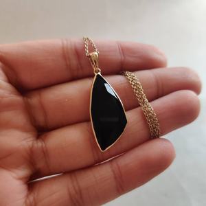 จี้หินออนิกซ์สีดำธรรมชาติรูปทรงแฟนซีแกะสลักประณีต ทอง 14K เครื่องประดับแฟชั่นสำหรับผู้หญิง จี้ทำมือสำหรับสร้อยคอ ขายส่ง - Product Image 2