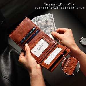กระเป๋าสตางค์ผู้ชายหนัง PU คุณภาพเยี่ยม ดีไซน์วินเทจ หรูหรา ป้องกัน RFID แบบสามพับ สัมผัสเสมือนหนังแท้ ราคาสุดคุ้ม - Product Image 4