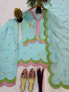 Ensemble Kurta traditionnel indien pakistanais pour femmes, bleu ciel, avec broderie de cœur rose, coupe ample, longueur au sol, tenue décontractée - Product Image 6