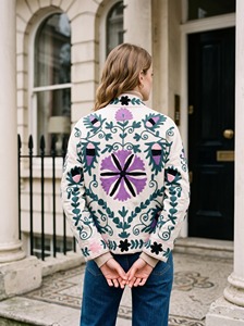 Chaqueta de punto transpirable de lana con bordado floral Suzani para mujer, estilo bohemio, con frente abierto. - Product Image 4