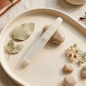 Colle liquide pour ongles, adhésif pour nail art 2g, formule UV personnalisée, marque privée OEM/ODM, colle pour ongles à presser - Product Image 2