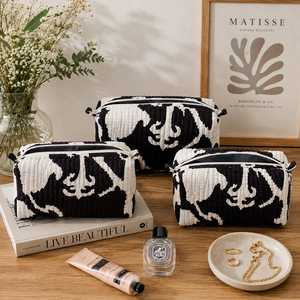 Pochette de voyage textile moderne à imprimé animal, taille moyenne, avec fermeture éclair, portable - Product Image 3