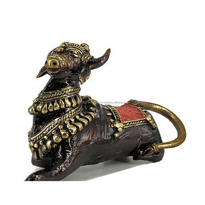 Candelabro Sagrado y Elegante Dhokra Nandi de Latón Multicolor Hecho a Mano - Product Image 1