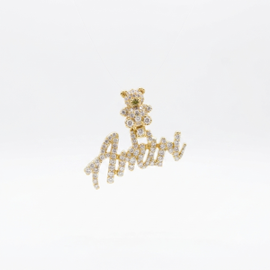 Colgante de Moda con Nombre Personalizado en Cursiva, con Diamantes Naturales y Cristales Brillantes, en Oro de 10K, con Cierre de Osito de Peluche, Regalo Ideal - Product Image 1
