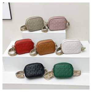 Bolso Bandolera de Moda para Mujer 2026 - Bolso Cuadrado Pequeño Bordado de un Solo Hombro, Simple y Único - Product Image 1