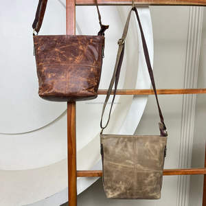 Sac à bandoulière de créateur en cuir véritable croustillant très vendu sac à main vintage élégant et tendance en cuir vente en gros - Product Image 4