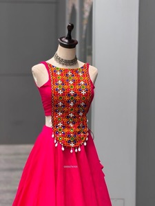 Ensemble Lehenga Choli en Soie Rose Brodé Style Romain, Longueur Ras du Sol, Tenue Traditionnelle Indienne pour Mariage, Entièrement Cousu, Coupe Ample pour Femme - Product Image 2