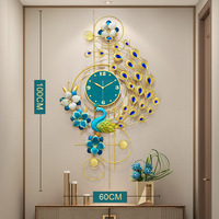 Une présence élégante ajoute de la confiance aux choix de décoration murale. Une horloge antique sert de rappel quotidien de structure et de rythme.