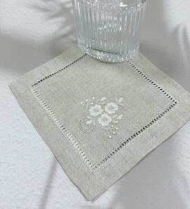Nouveauté Vietnamienne : Serviettes de Cocktail Brodées pour Fêtes, Artisanat de Point de Croix et Broderie Faits Main - Product Image 1