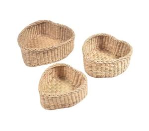 Ensemble de 3 paniers en jacinthe d'eau tressée en forme de cœur, paniers de rangement faits à la main, vente en gros, écologiques, fabriqués au Vietnam - Product Image 1