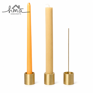 Ensemble de porte-bougies en laiton, finition or et noir, forme cylindrique double, base ronde sur piédestal, décoration de table moderne minimaliste - Product Image 5