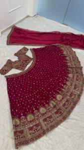 Ensemble de Lehenga en soie Malai avec broderie Zari, travail de sequins et travail Dori, chemisier en satin Malai et dupatta en soie - Product Image 6