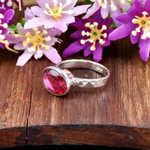 Anillo de Plata de Ley 925 con Rubí Natural en Bruto, Piedra de Nacimiento de Julio, Banda Martillada, Joyería Fina para Mujer - Product Image 6