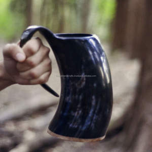 Mug en corne à boire artisanal de qualité supérieure, personnalisé et antique, sculpture viking, tankard en corne - Product Image 2