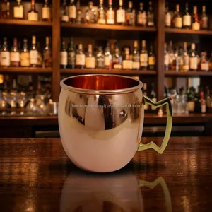 Mug à Moscow Mule de luxe en cuivre massif de 16 oz avec poignée en laiton pour les fêtes - Product Image 1
