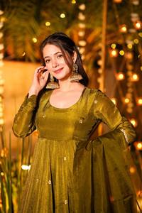 Robe Anarkali verte brodée avec dupatta, travail de sequins lourds, tenue ethnique pour femme pour mariage, fête, festival - Product Image 2