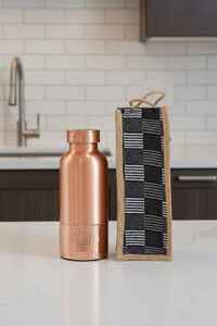 Bouteille en cuivre pur martelé avec finition polie, fabriquée à la main en Inde, bouteille en cuivre pour les bienfaits santé, bouteille d'eau en métal - Product Image 4