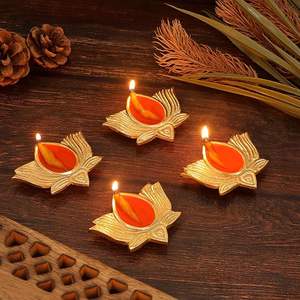 ตะเกียงน้ำมันทองเหลืองหล่อขึ้นรูปทรงดอกบัว ดีไซน์ใหม่ล่าสุด สีโรสโกลด์คุณภาพสูง สำหรับตกแต่งบ้าน สไตล์คลาสสิก เหมาะสำหรับตกแต่งในเทศกาลดีวาลี - Product Image 3