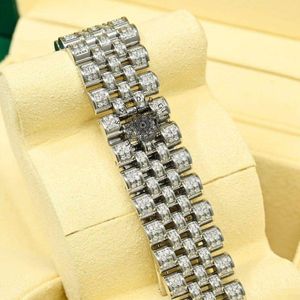 นาฬิกาข้อมือผู้ชายสุดหรู ETA Quartz สายเงินประดับโมอิสซาไนต์ หน้าปัดสีชมพู คริสตัลแซฟไฟร์ ตัวล็อคแบบซ่อน กันน้ำ 10 เมตร ของขวัญสุดพิเศษ - Product Image 5