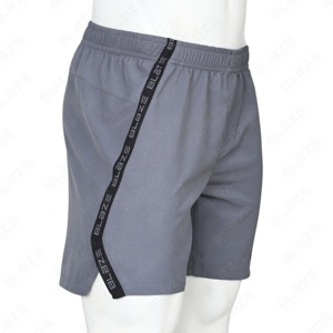Pantalones cortos de gimnasio atléticos OEM personalizados con cinta lateral de firma y diseño ligero - Product Image 4