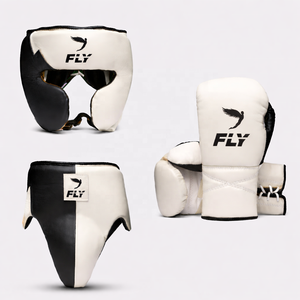 Ensemble de boxe sur mesure en cuir violet et blanc, kit 3 pièces avec gants, protège-tête et protège-guêtres - Haute qualité - Product Image 4