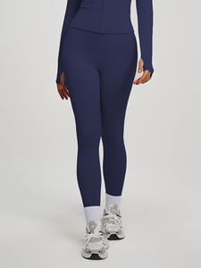 Ensemble de sport trois pièces Atlaset Premium pour femme : soutien-gorge de sport sans couture, leggings taille haute, veste de fitness – OEM ODM Personnalisation de marque - Product Image 5