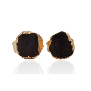 Boucles d'oreilles en pierres précieuses brutes péridot or plaqué forme brute boucles d'oreilles bijoux faits à la main en pierres précieuses vertes - Product Image 2