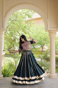 Lehenga Choli Tradicional de Seda Verde con Blusa Bordada, Vestido de Novia Largo y Holgado para Mujer, Estilo India Pakistán - Product Image 4
