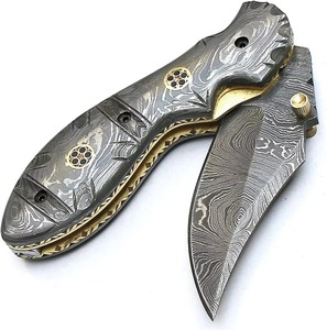 Cuchillo Plegable de Acero de Damasco Hecho a Mano, Hoja de Acero Inoxidable, Mango de Madera, Personalizable, para Caza, Camping y Actividades al Aire Libre - Product Image 1