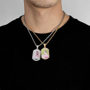 Colgante de Plata Chapado en Oro con Diamante Cultivado en Laboratorio, Personalizado con Foto y Corte Brillante Redondo - Product Image 4
